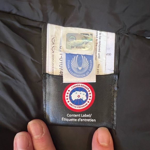 Canada Goose Rossclair Parka. Size Medium - Picture 14 of 16
